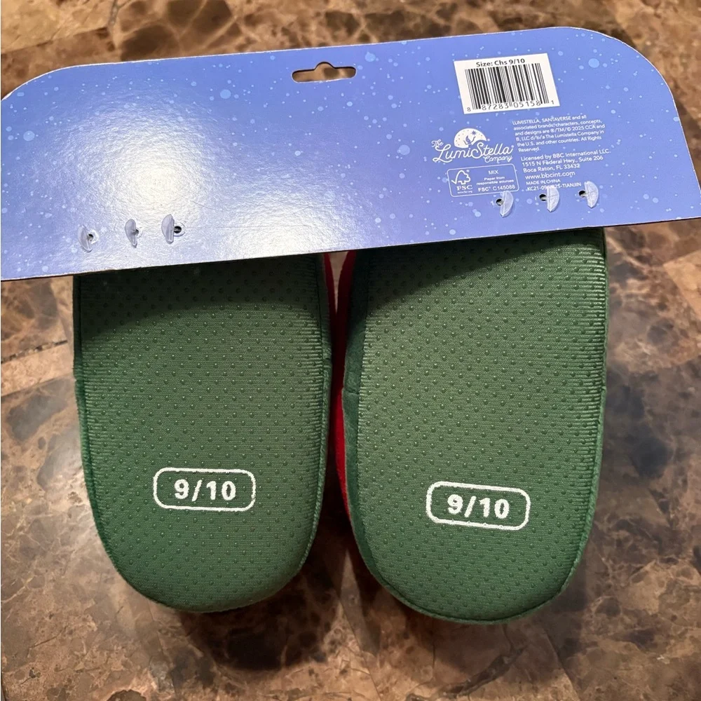 Festive NWT  Elf Kids Slippers - Red and Green. Size kids 9/10